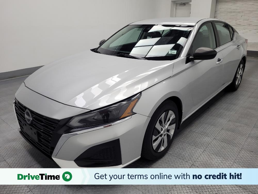 Silver 2024 Nissan Altima Sedan Front-Wheel Drive Continuously Variable Transmission